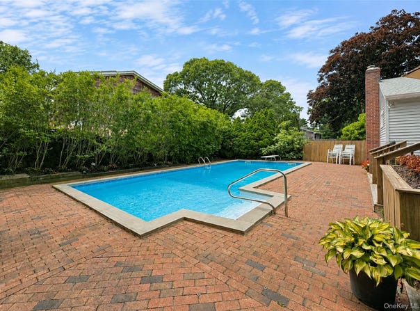 17 Beech Road, Rocky Point, NY 11778