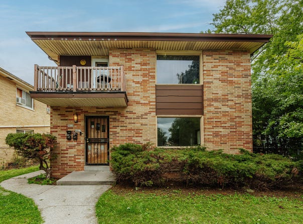 9017 W Hampton Ave, Milwaukee, WI 53225