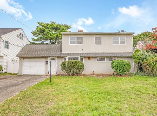 22 Tarry Lane, Levittown, NY 11756