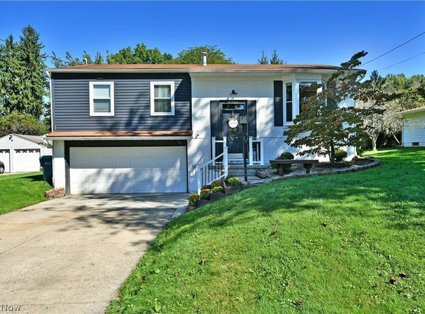 8285 Longview Drive NE, Warren, OH 44484