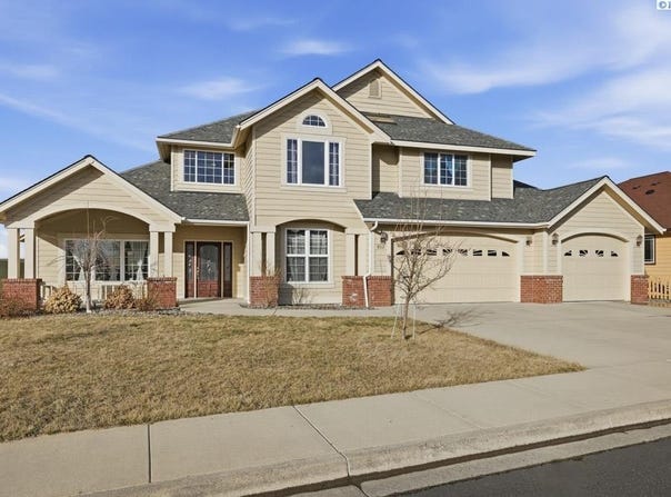 820 NW Palouse View Ct, Pullman, WA 99163