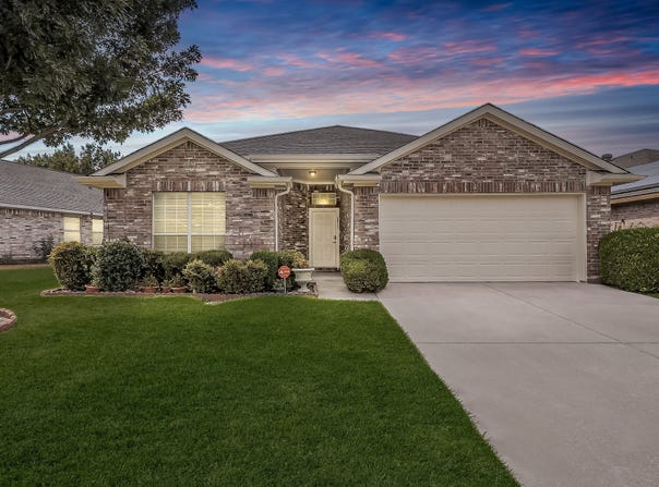 6833 Bluff View Drive, Watauga, TX 76137