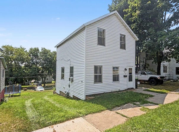 213 W Brown Street, Iron Mountain, MI 49801