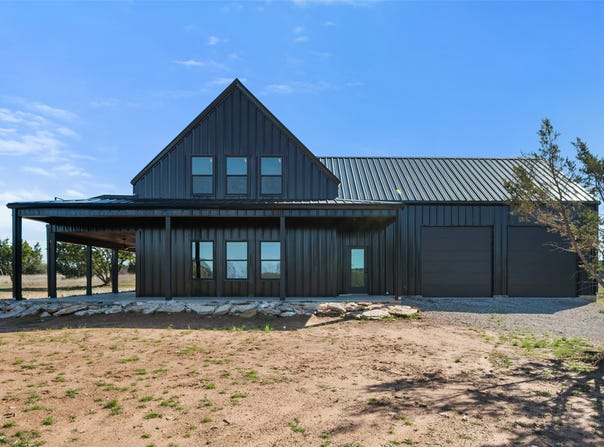1053 Bluff Creek Drive, Strawn, TX 76475
