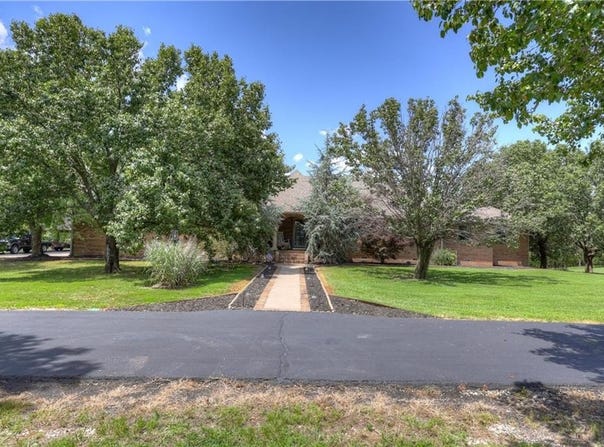 1426 E State Line Road, Baxter Springs, KS 66713
