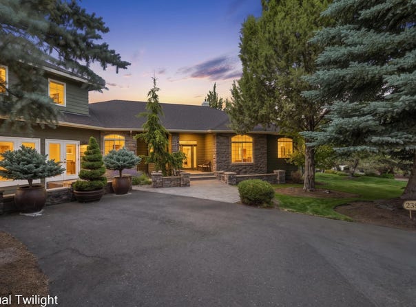 2390 Osprey Drive, Redmond, OR 97756