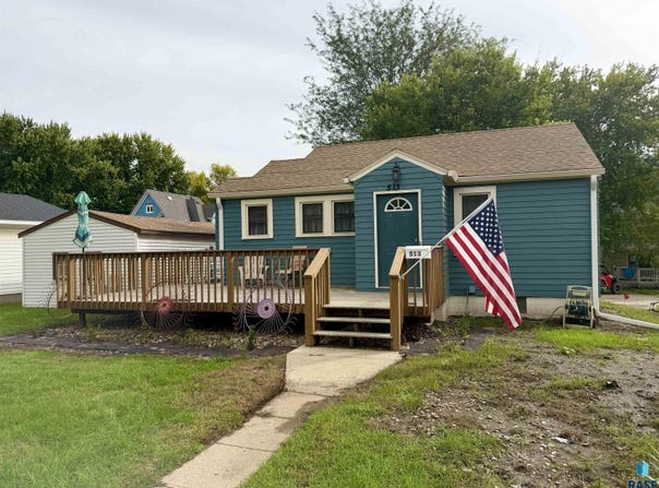 513 W Lincoln St, Luverne, MN 56156