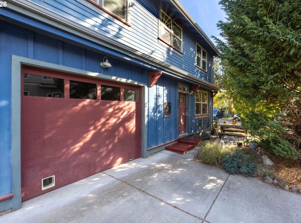 2060 MARTHA Ln, HoodRiver, OR 97031