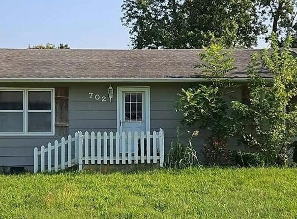 702 E Madison Street, Marshfield, MO 65706