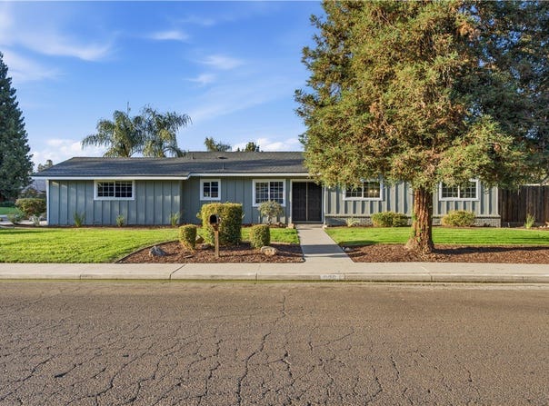 626 W Dorothea, Visalia, CA 93277