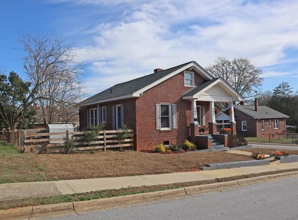 223 Park St, Ninety Six, SC 29666