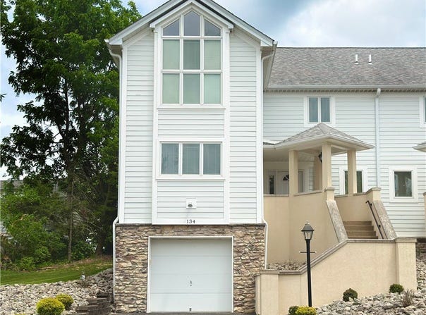 134 St Thomas Dr, Beaver Falls, PA 15010