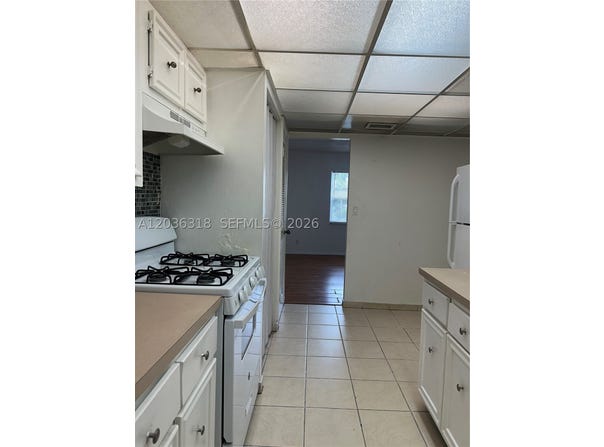 18101 NW 68th Ave, Hialeah, FL 33015