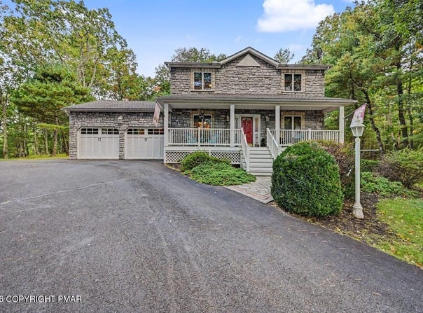 212 Fairfield Drive, Brodheadsville, PA 18322