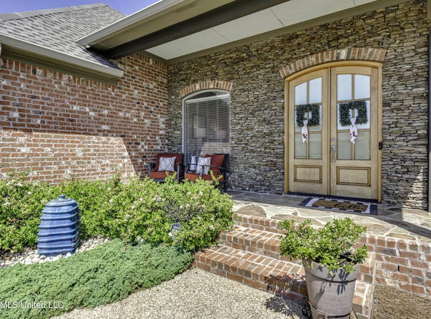 216 Emerald Circle, Brandon, MS 39047