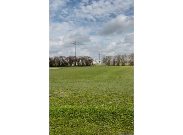 Lillian Dr, Plattenville, LA 70393