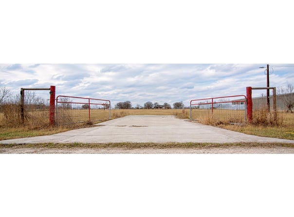 150 W Callaway Ct, Lockhart, TX 78644