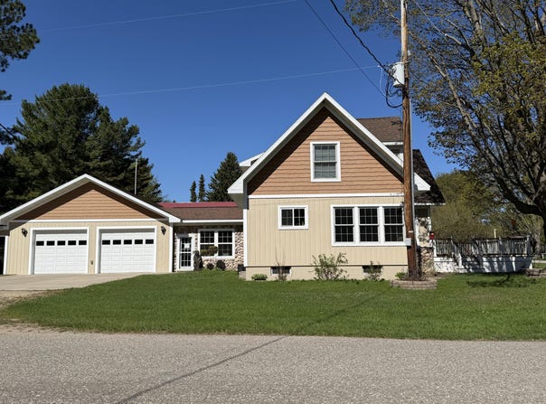 21625 E Brazel St, Grand Marais, MI 49839