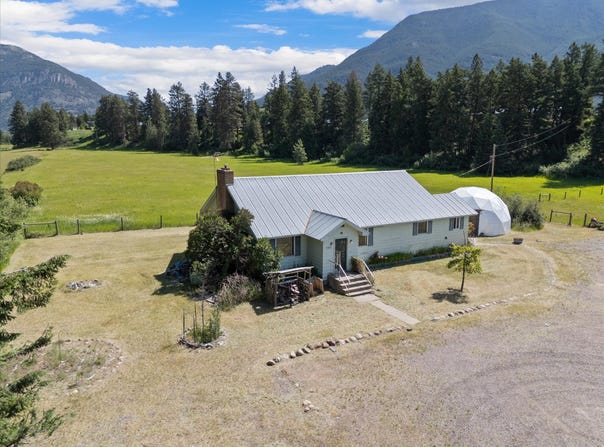 7240 US Highway 2 E, Columbia Falls, MT 59912
