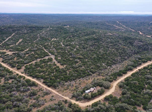 1048 SD 46067, Rocksprings, TX 78880