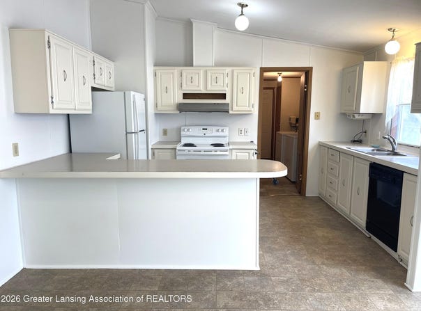 229 Cadgewith E, Lansing, MI 48906
