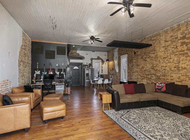 207 W Main Street, Ash Grove, MO 65604