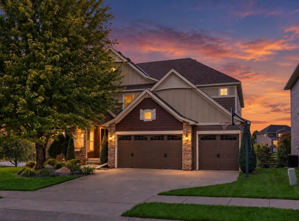 15842 57th Place N, Plymouth, MN 55446