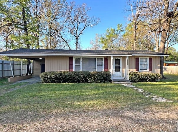 209 Roosevelt, Hooks, TX 75561