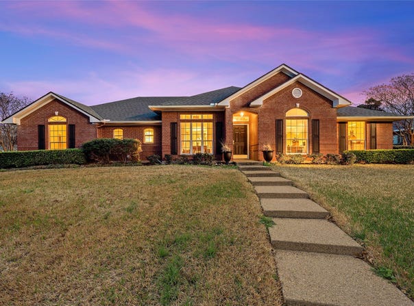 1400 Radisson Drive, Hewitt, TX 76643