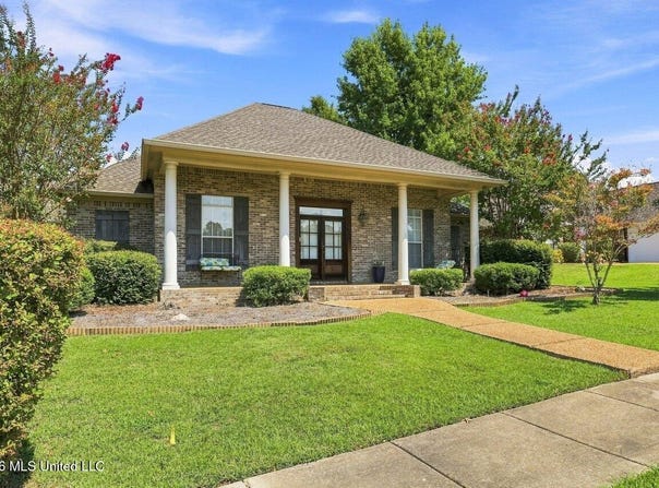 201 Eastside Lane, Brandon, MS 39047