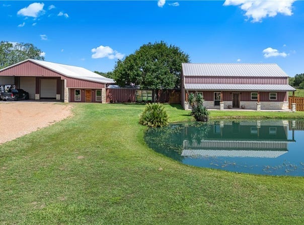 2796 Benbow Road, Inez, TX 77968