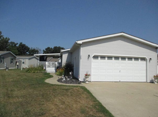 269 Rockford Cir, White Lake, MI 48386