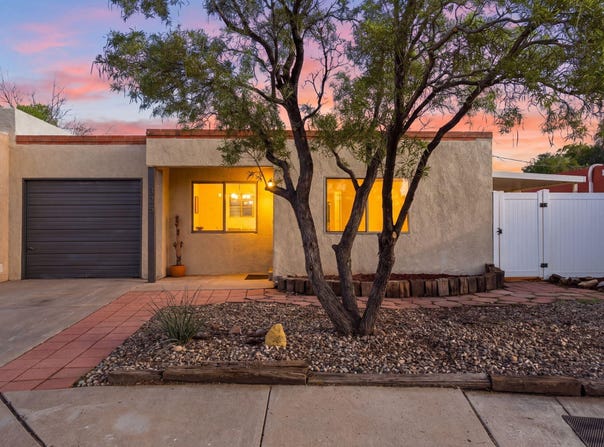 325 Shannon Place NW, Albuquerque, NM 87107
