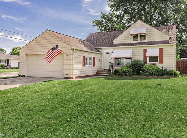 1649 Gilbert Drive, Mayfield Heights, OH 44124