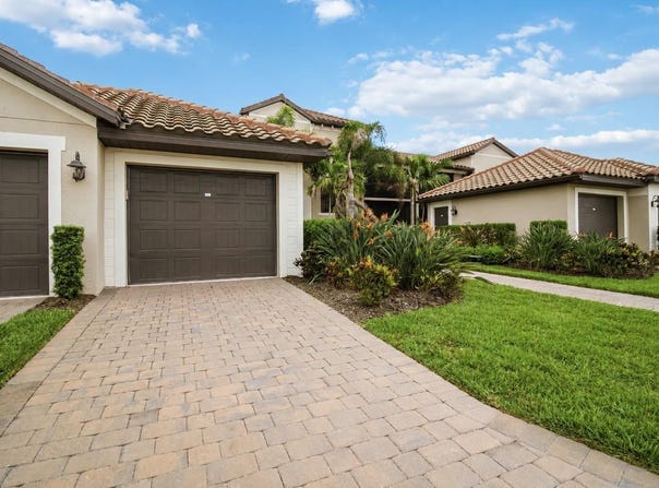 5695 PALMER Circle, BRADENTON, FL 34211