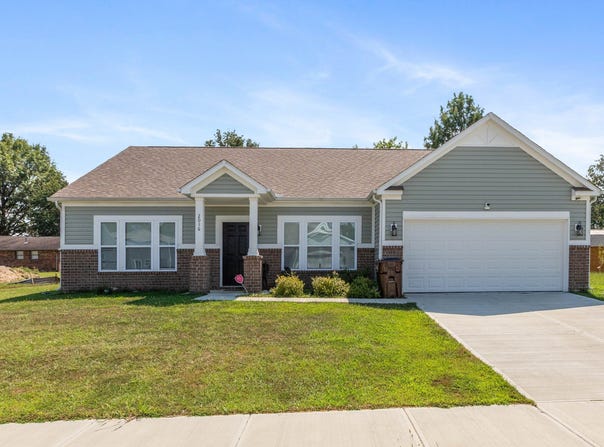 2016 Sandhill Drive, Seymour, IN 47274
