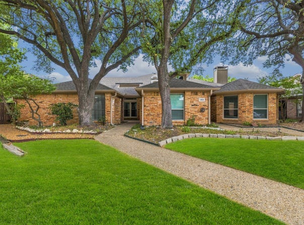 14826 Sopras Circle, Addison, TX 75001
