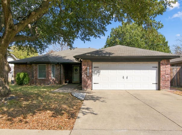 6832 Lyndale Drive, Watauga, TX 76148