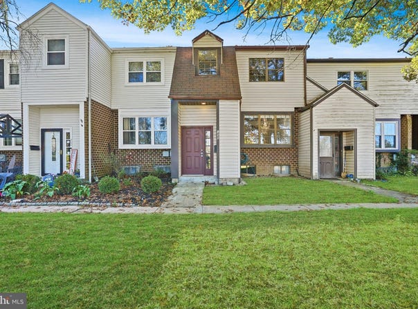 198 RIDGE Pike, LAFAYETTE HILL, PA 19444
