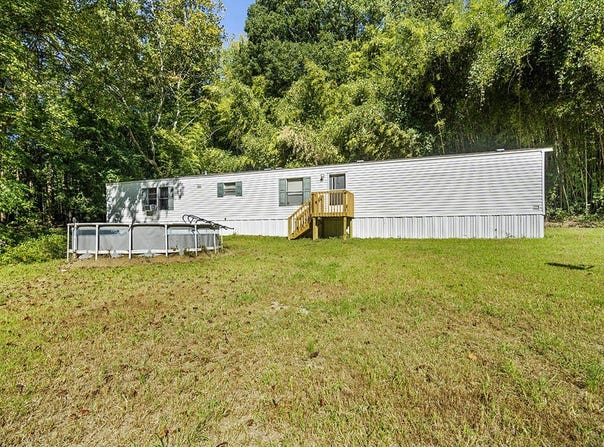1014 Sally White Rd Ext, Hodges, SC 29653