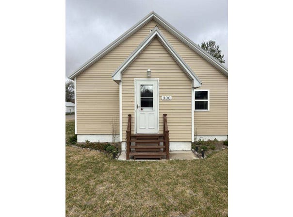 300 W 3rd St, Oshkosh, NE 69154