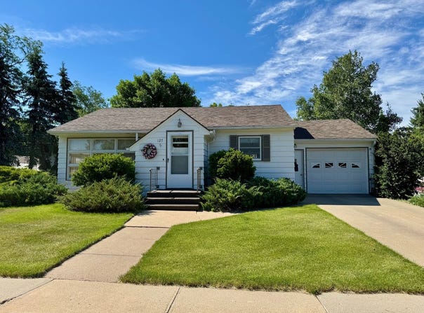 127 W 12th Avenue, Redfield, SD 57469