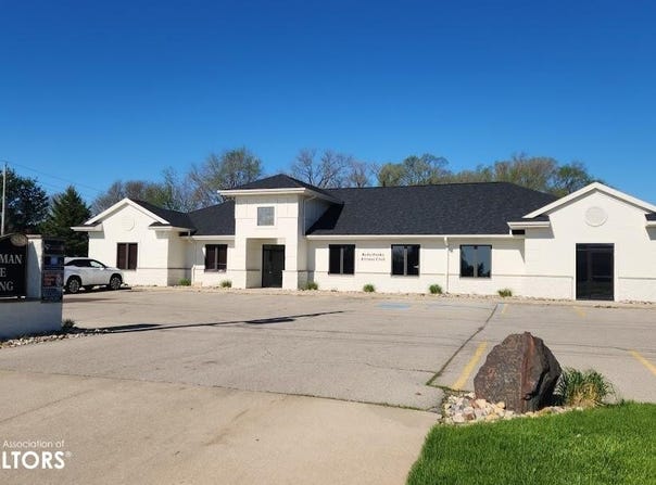 808 4th Street NE, Hampton, IA 50441