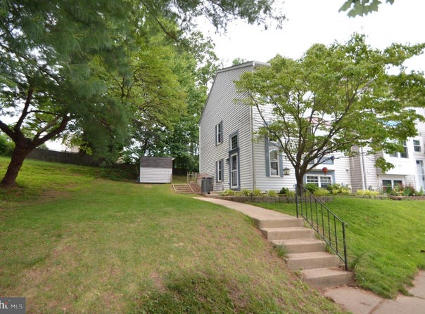 940 GAMING Square, HAMPSTEAD, MD 21074