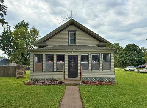 211 Indian Ave, Hastings, IA 51540