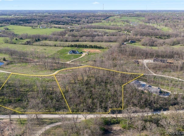 Walnut Creek Circle, Eldon, MO 65026