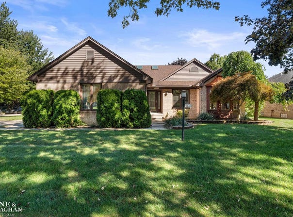 46734 Foxtail Court, Macomb, MI 48044