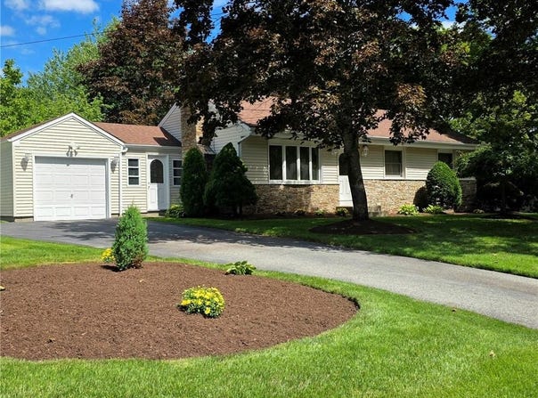8 CONTINENTAL Road, Smithfield, RI 02828