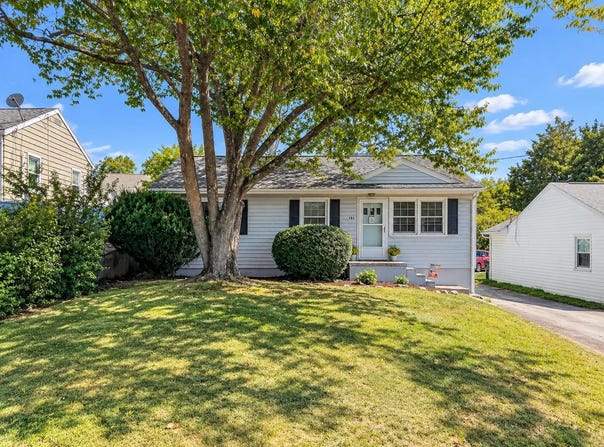 121 FRASER LN, STAUNTON, VA 24401