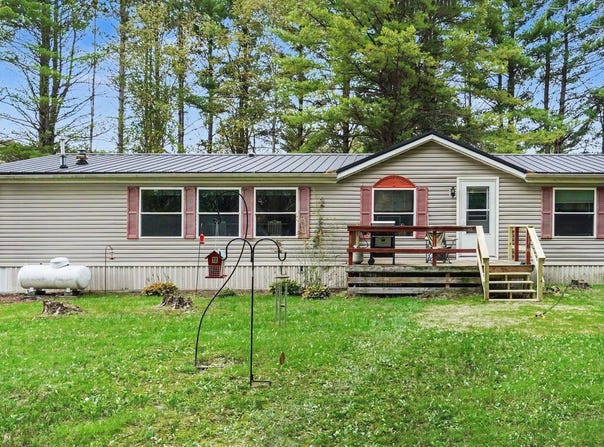 936 N Coleman Road, Shepherd, MI 48883
